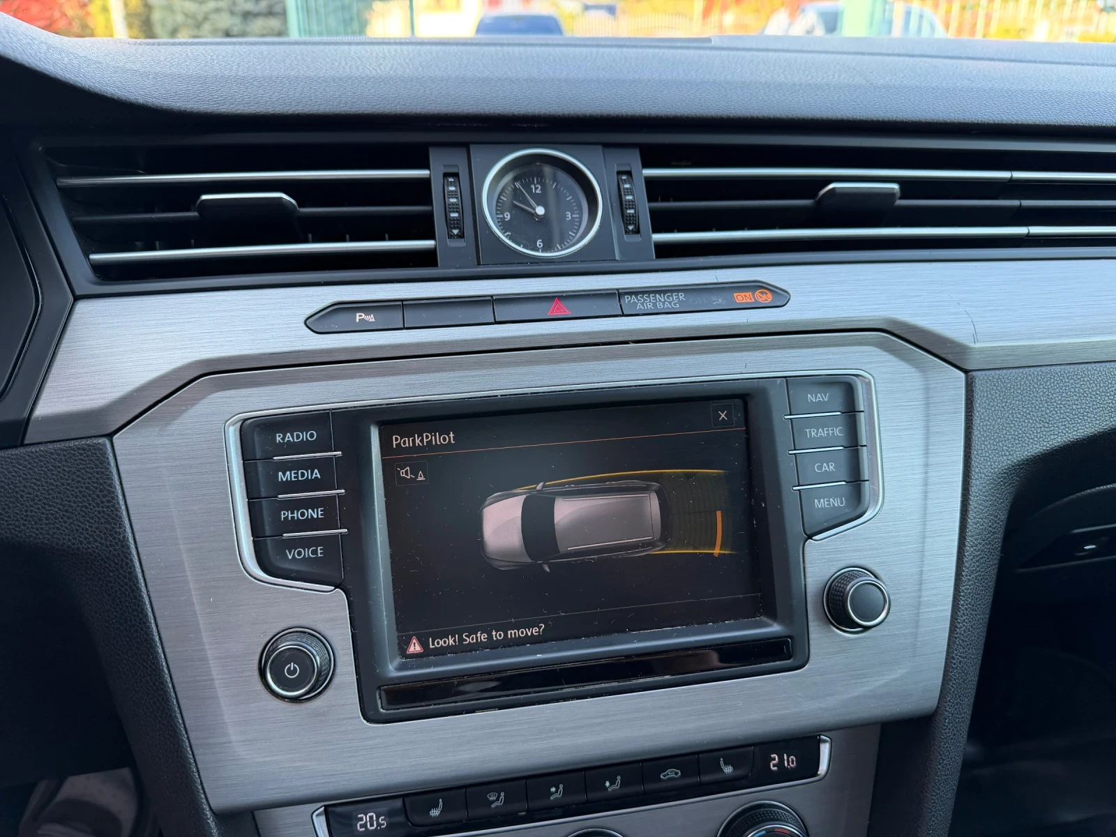 VW Passat 2.0TDI* * LED* Automatic DSG* DISTRONIC* NAVI, снимка 7 - Автомобили и джипове - 55424578