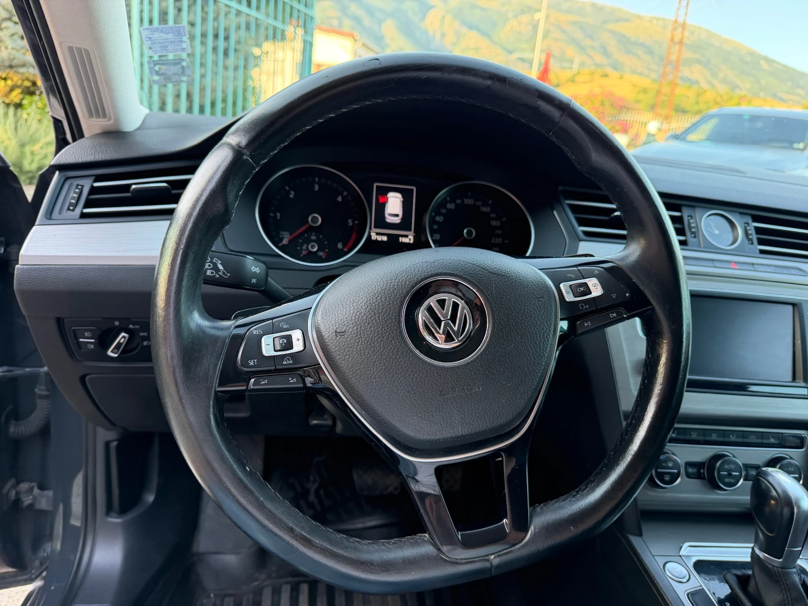 VW Passat 2.0TDI* * LED* Automatic DSG* DISTRONIC* NAVI, снимка 5 - Автомобили и джипове - 55424578