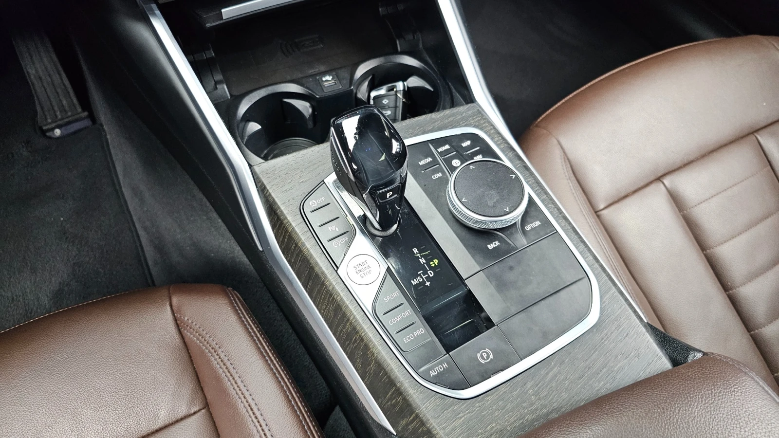 BMW 330 330i xDrive Luxury, снимка 8 - Автомобили и джипове - 55943060
