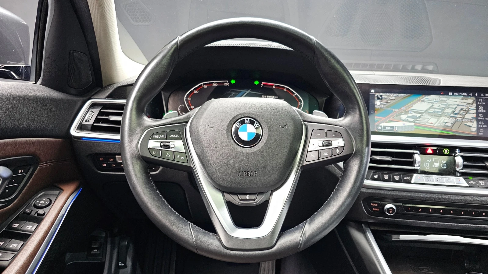 BMW 330 330i xDrive Luxury, снимка 12 - Автомобили и джипове - 55943060