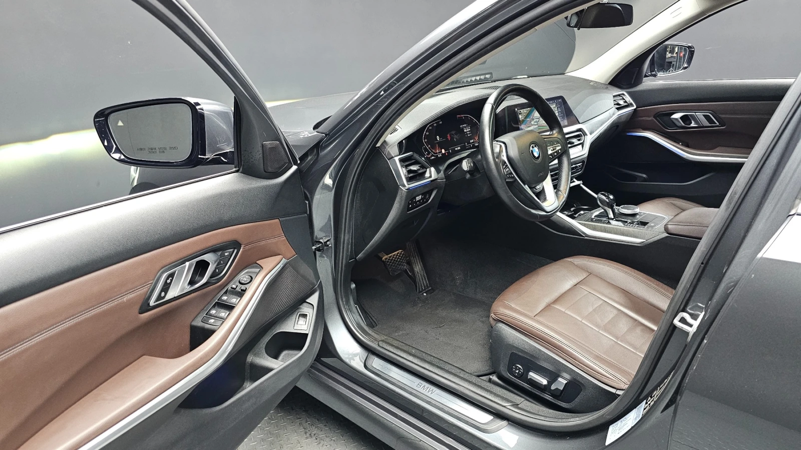 BMW 330 330i xDrive Luxury, снимка 9 - Автомобили и джипове - 55943060