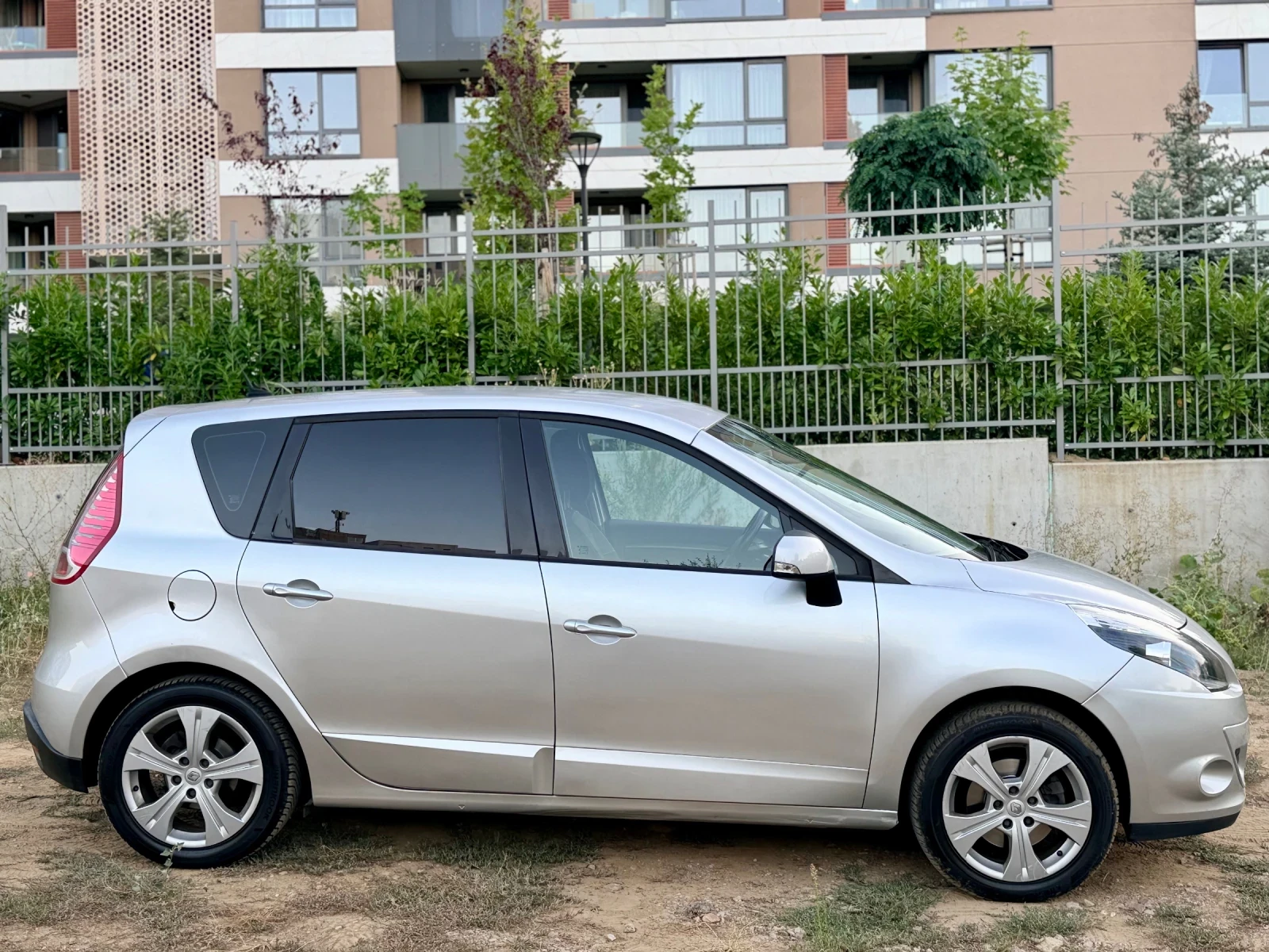 Renault Scenic, снимка 4 - Автомобили и джипове - 56024680
