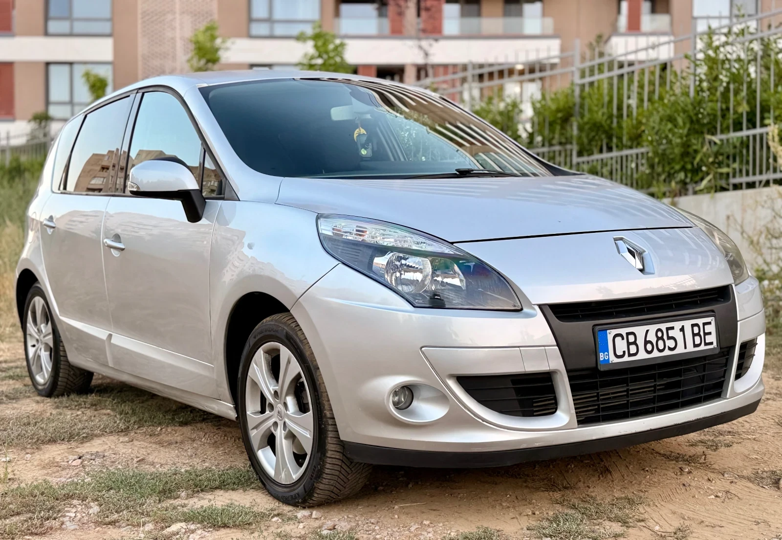 Renault Scenic, снимка 2 - Автомобили и джипове - 56024680
