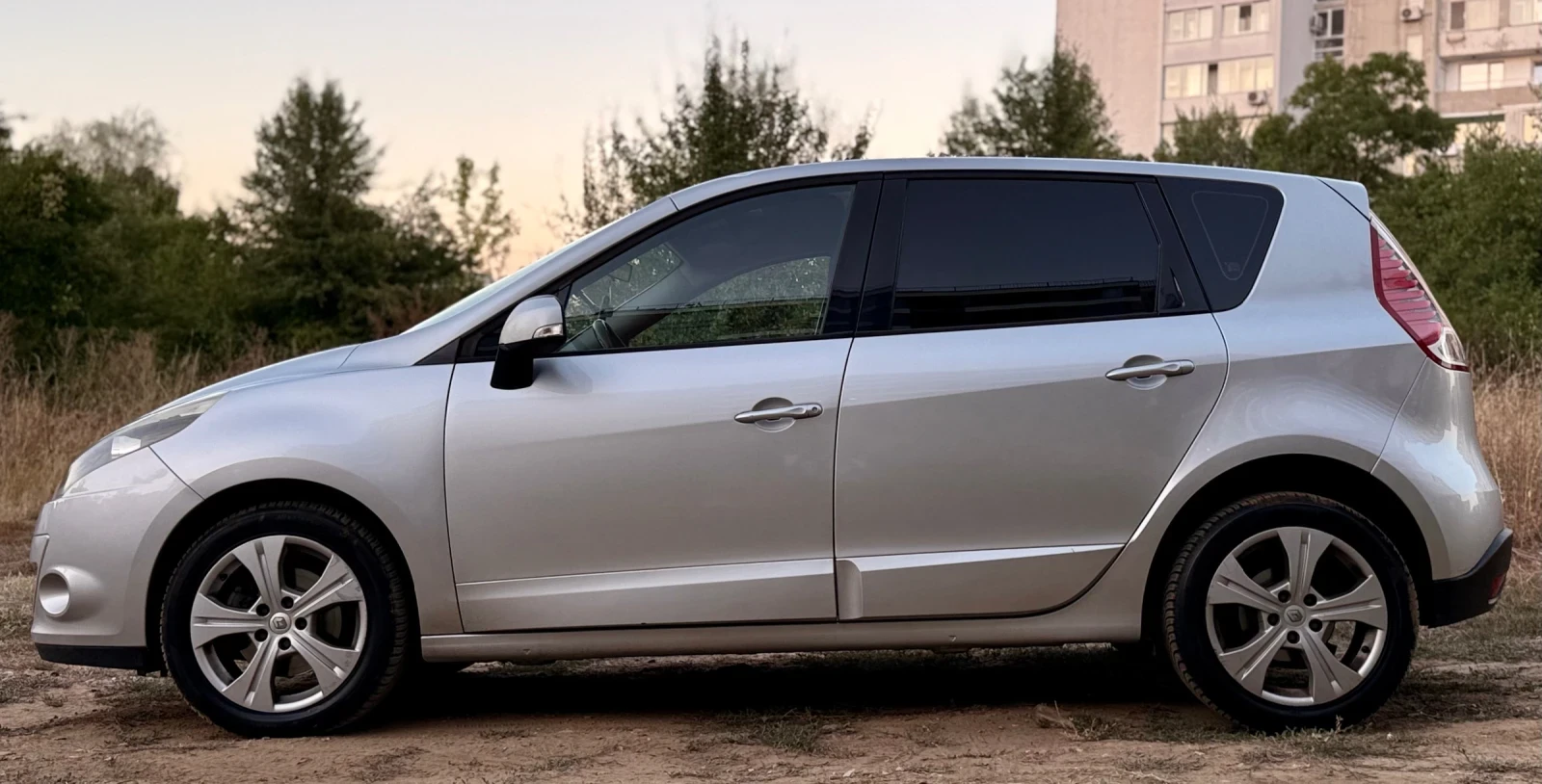 Renault Scenic, снимка 5 - Автомобили и джипове - 56024680