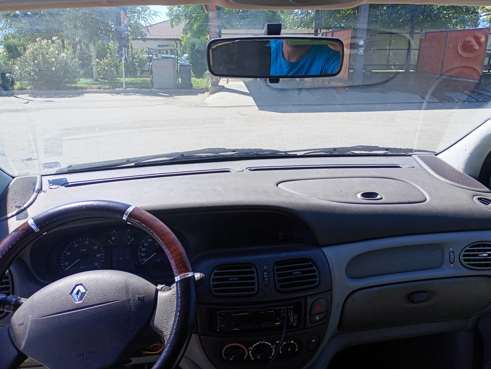 Renault Scenic 1.6 i, снимка 7 - Автомобили и джипове - 56199194