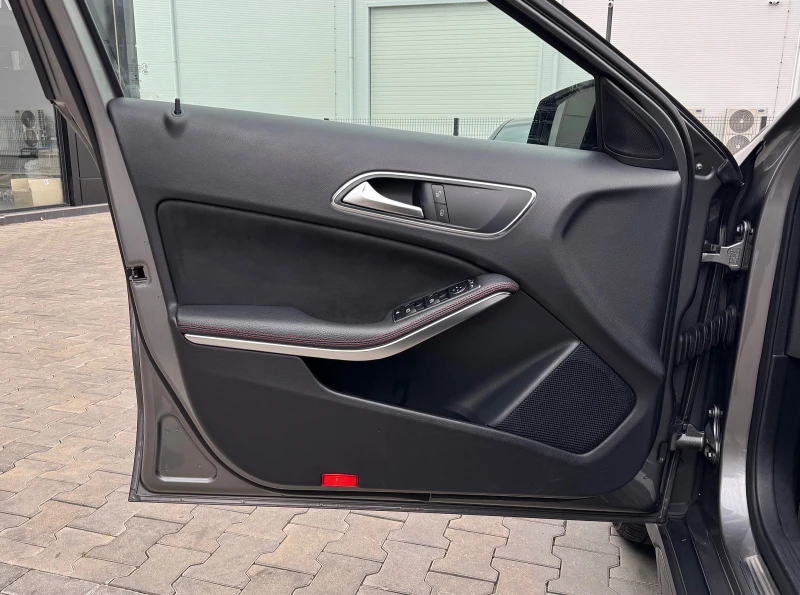 Mercedes-Benz GLA 220 CDi 4Matic AMG Pack, снимка 14 - Автомобили и джипове - 51300496