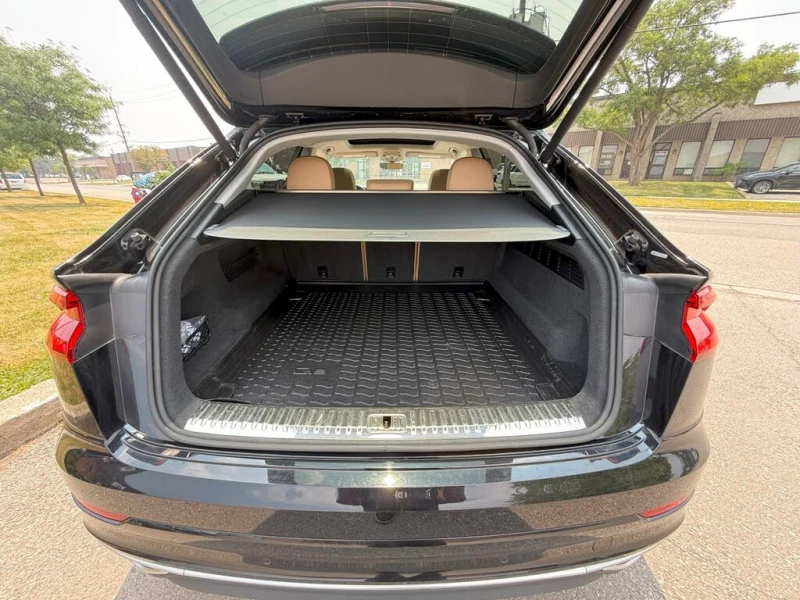 Audi Q8 PROGRESSIVE* DISTRONIK* PANO* BANG&OLUFSEN* KEYLES, снимка 13 - Автомобили и джипове - 52577314