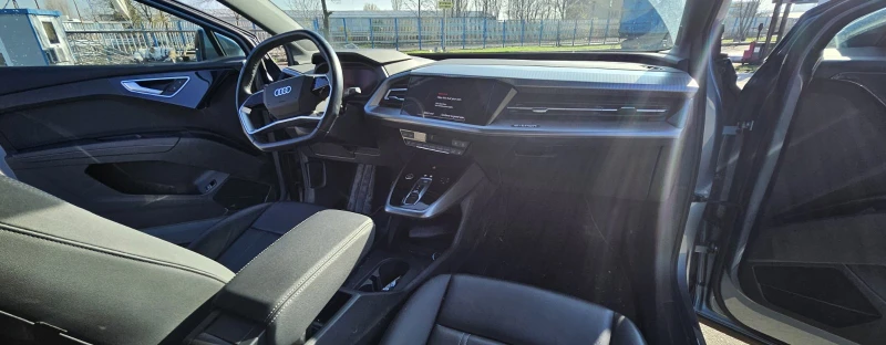 Audi Q4 S-line 45 e-tron quattro, снимка 8 - Автомобили и джипове - 52770759