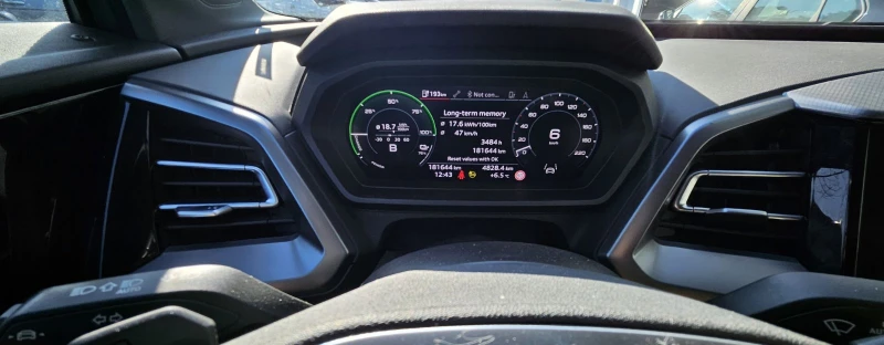 Audi Q4 S-line 45 e-tron quattro, снимка 2 - Автомобили и джипове - 52770759