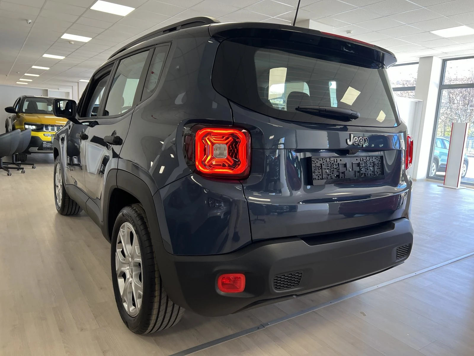 Jeep Renegade ALTITUDE 1.5 e-Hybrid 48V  - изображение 5