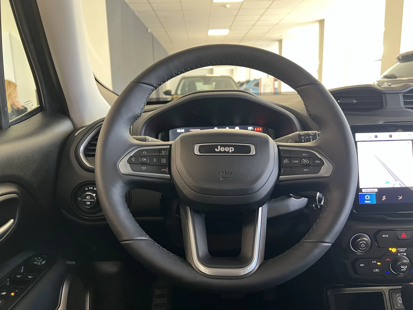 Jeep Renegade ALTITUDE 1.5 e-Hybrid 48V  - изображение 10