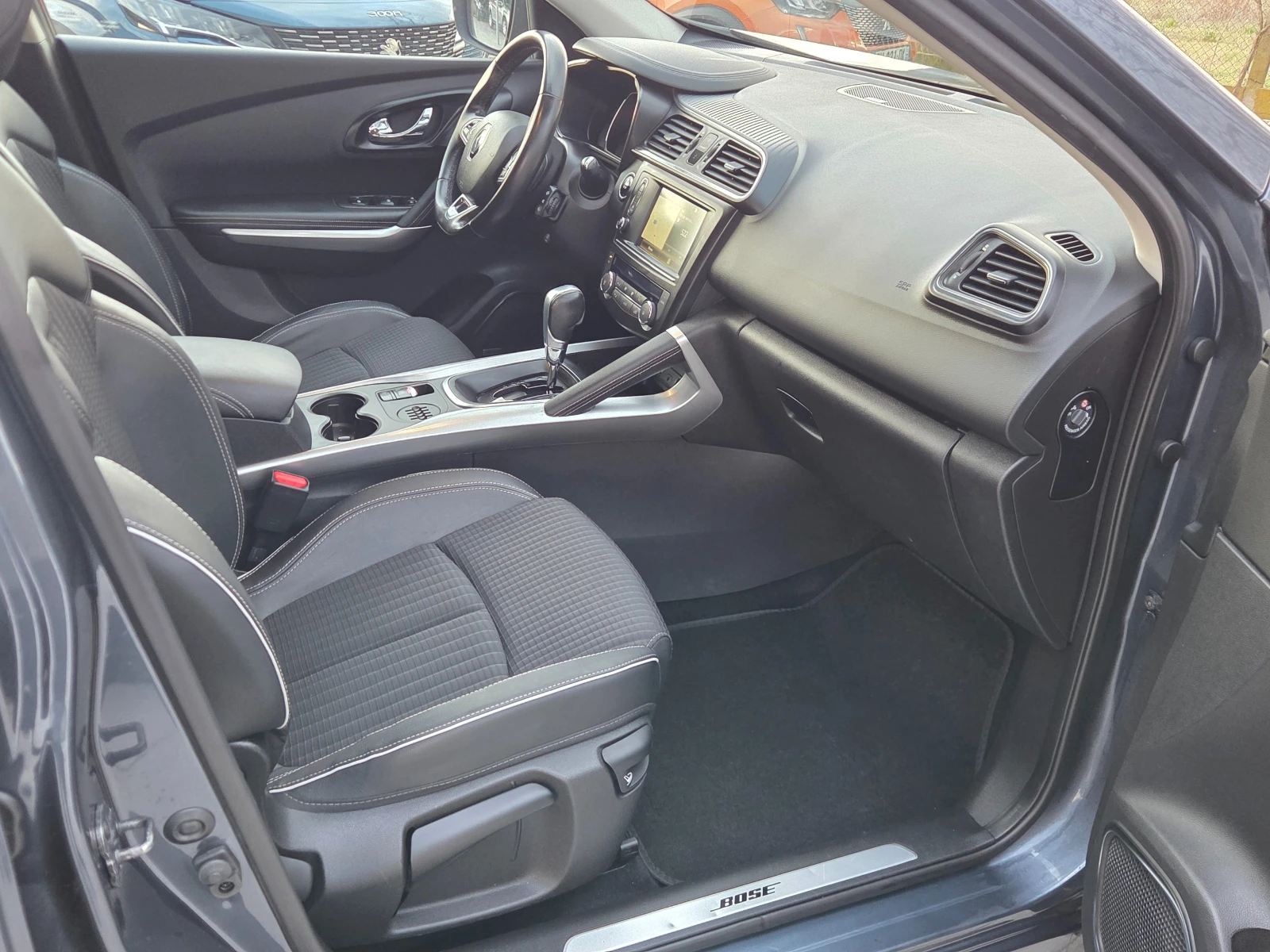 Renault Kadjar 1.2 T * PANORAMA* LED* PARK ASSIST* * KAMERA* , снимка 8 - Автомобили и джипове - 54008813