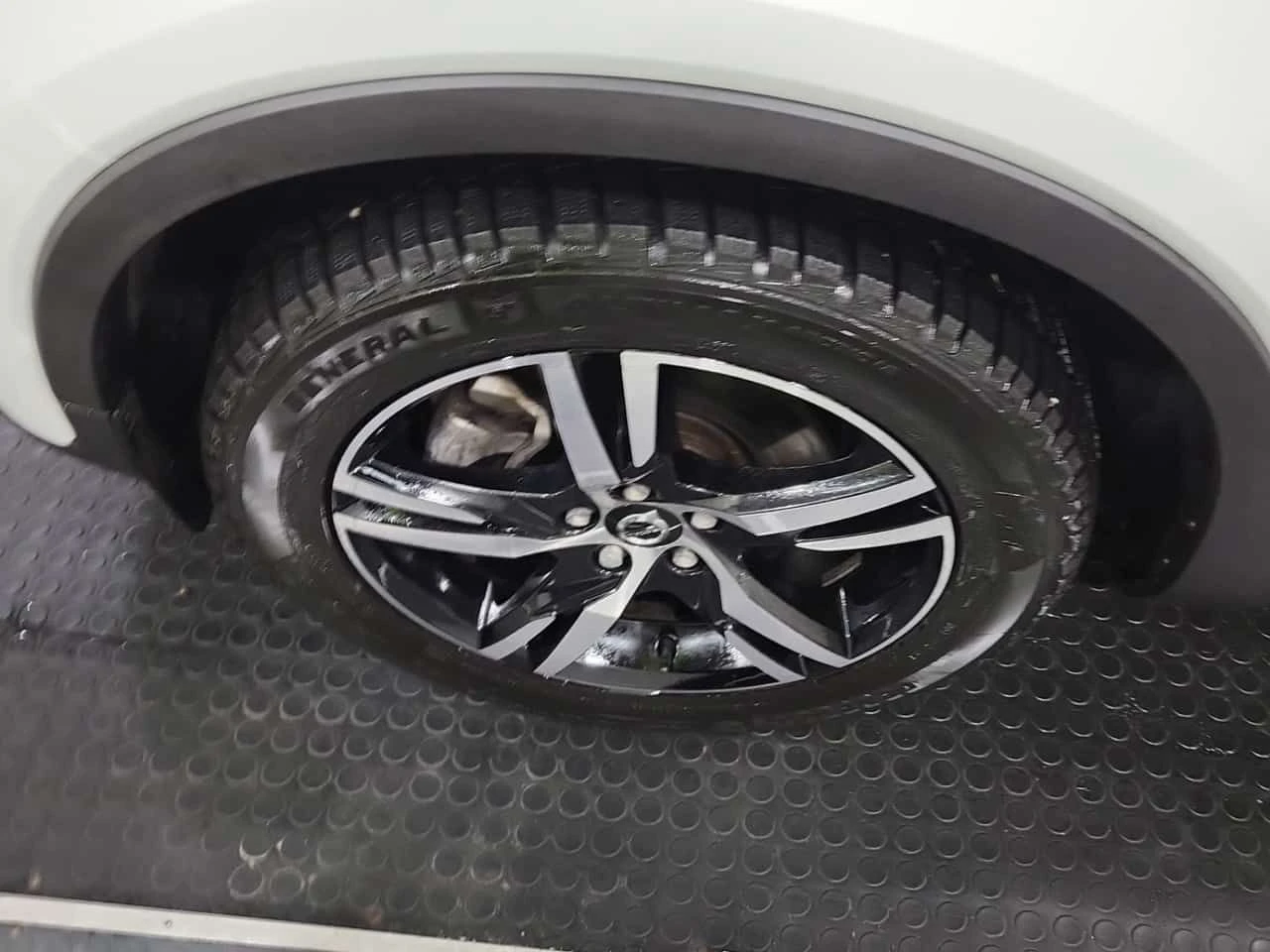 Volvo XC40 CORE  CARFAX, снимка 6 - Автомобили и джипове - 54445657