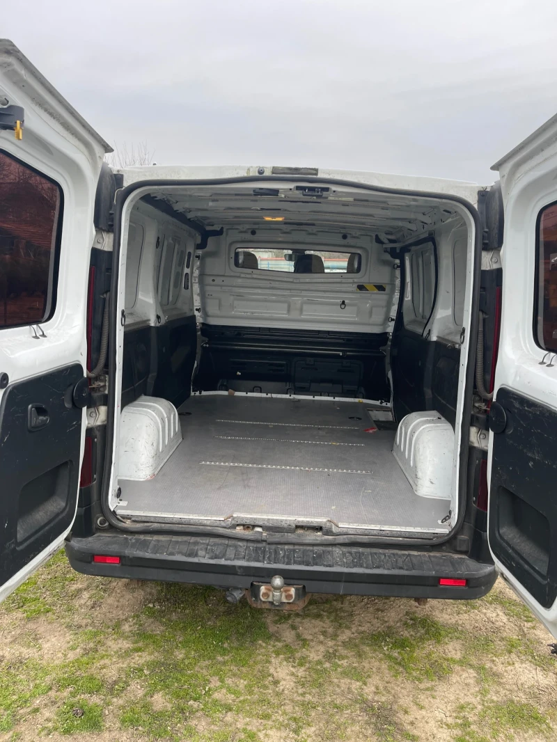 Opel Vivaro, снимка 4 - Бусове и автобуси - 49345201