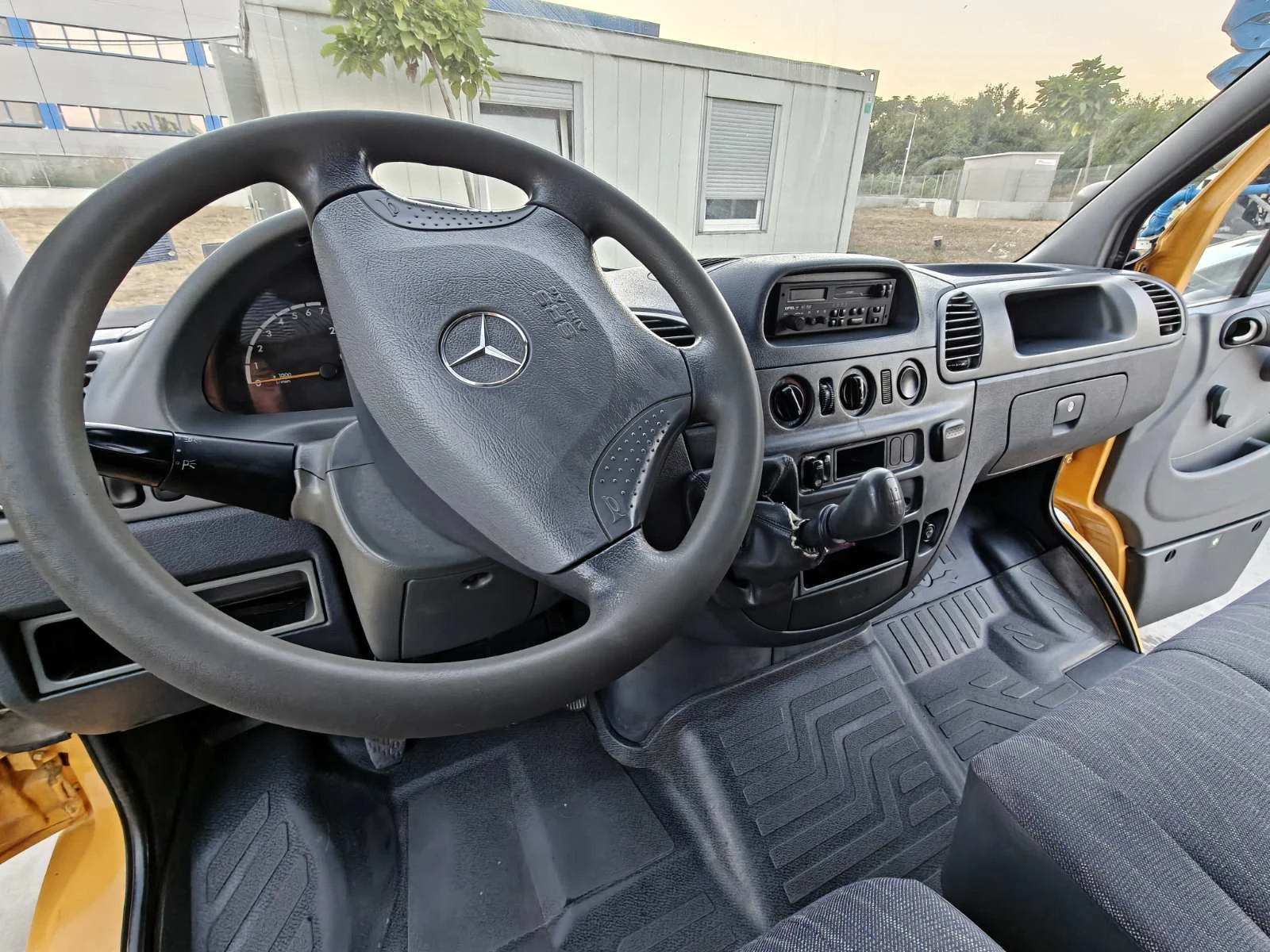 Mercedes-Benz Sprinter 208 208 CDI - изображение 4