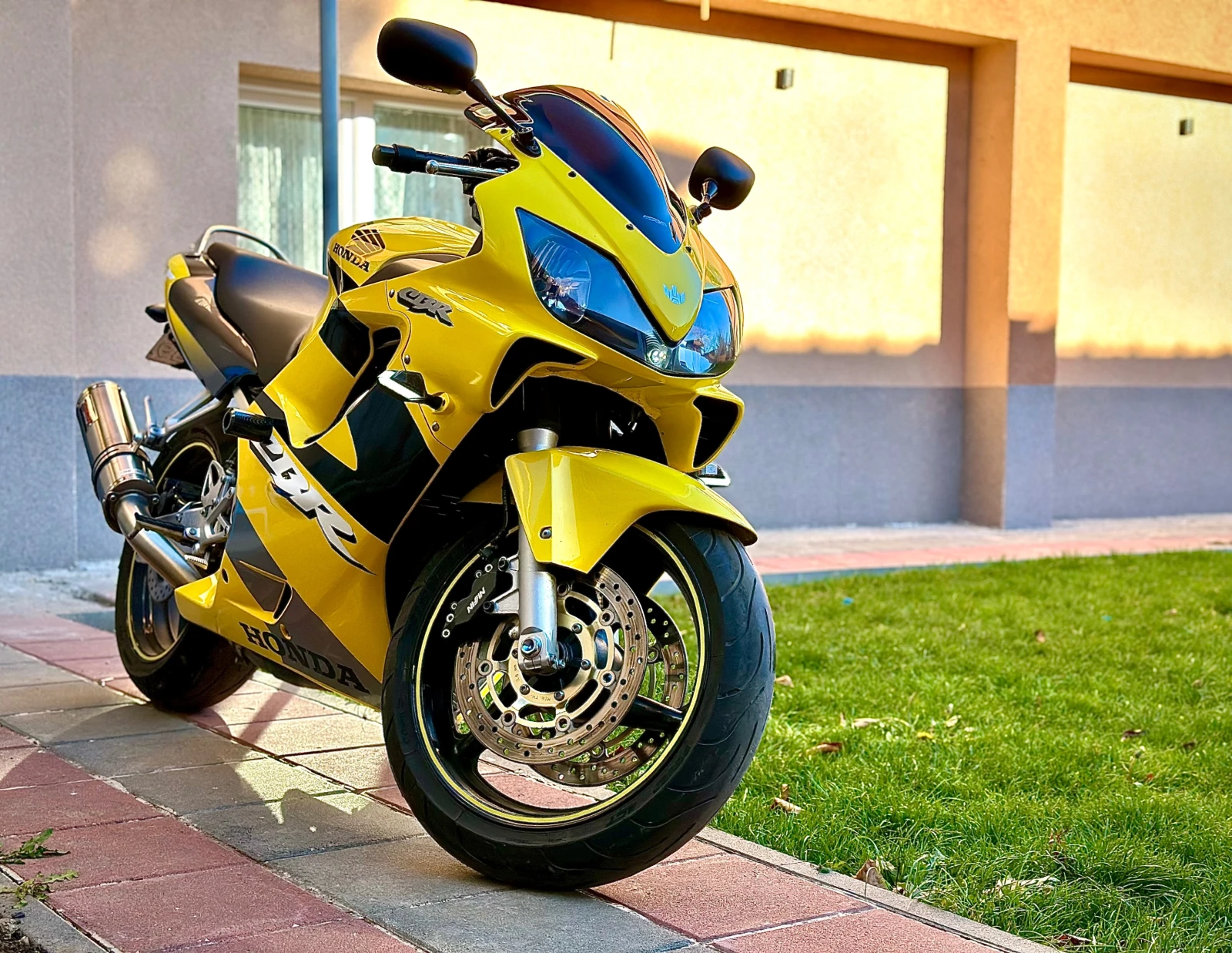 Honda Cbr F4i, снимка 2 - Мотоциклети и мототехника - 54831572
