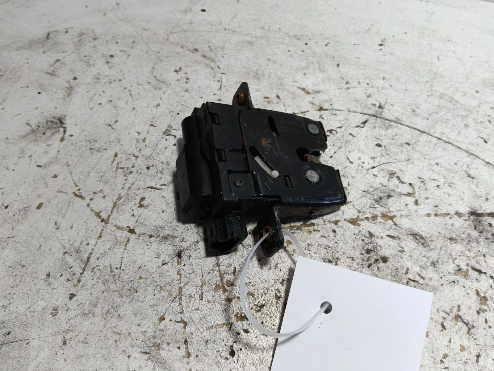 брава заден капак 90502EY10A Nissan Qashqai+2