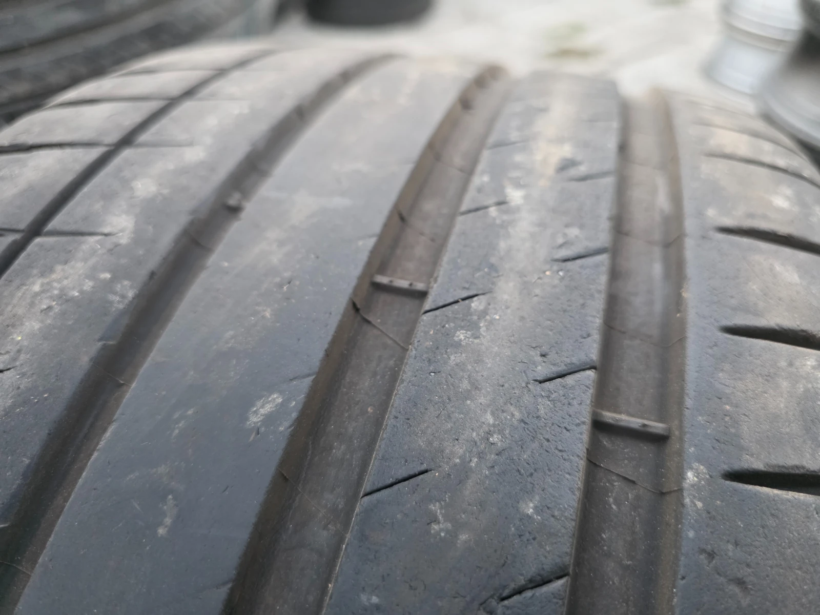 Гуми Летни 295/35R21