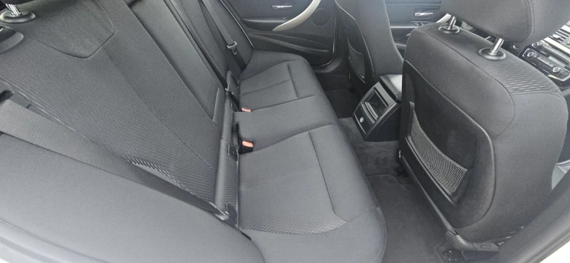 BMW 320 2.0D.2017г.Автомат.ТОПсъстояние, снимка 11 - Автомобили и джипове - 51290914