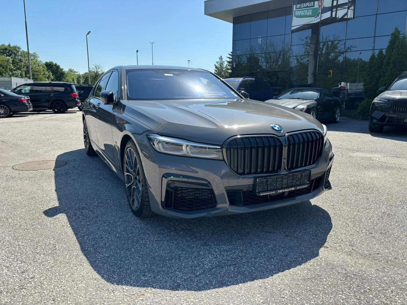 BMW 750 xi Mpack B&W - изображение 3