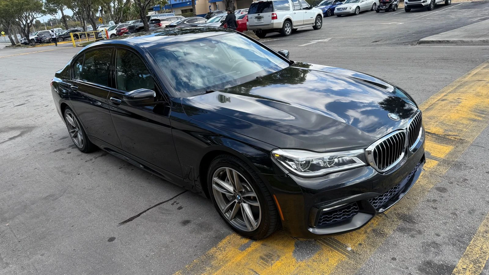 BMW 750 Xdrive M* Дистроник* Head Up* Следене* М.точка* HK - изображение 4