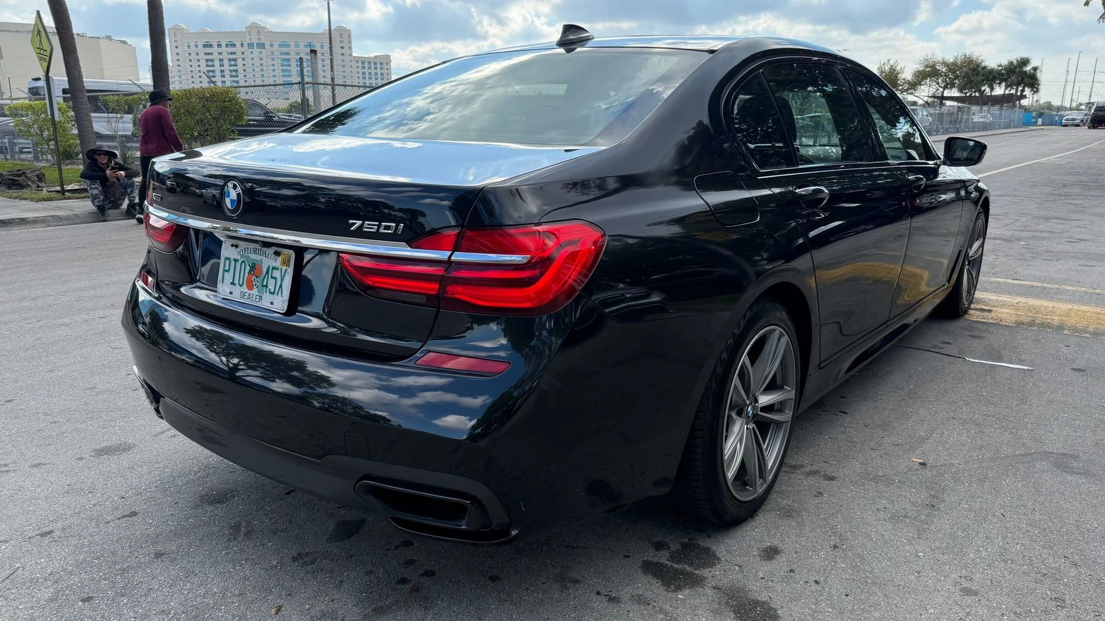 BMW 750 Xdrive M* Дистроник* Head Up* Следене* М.точка* HK - изображение 5