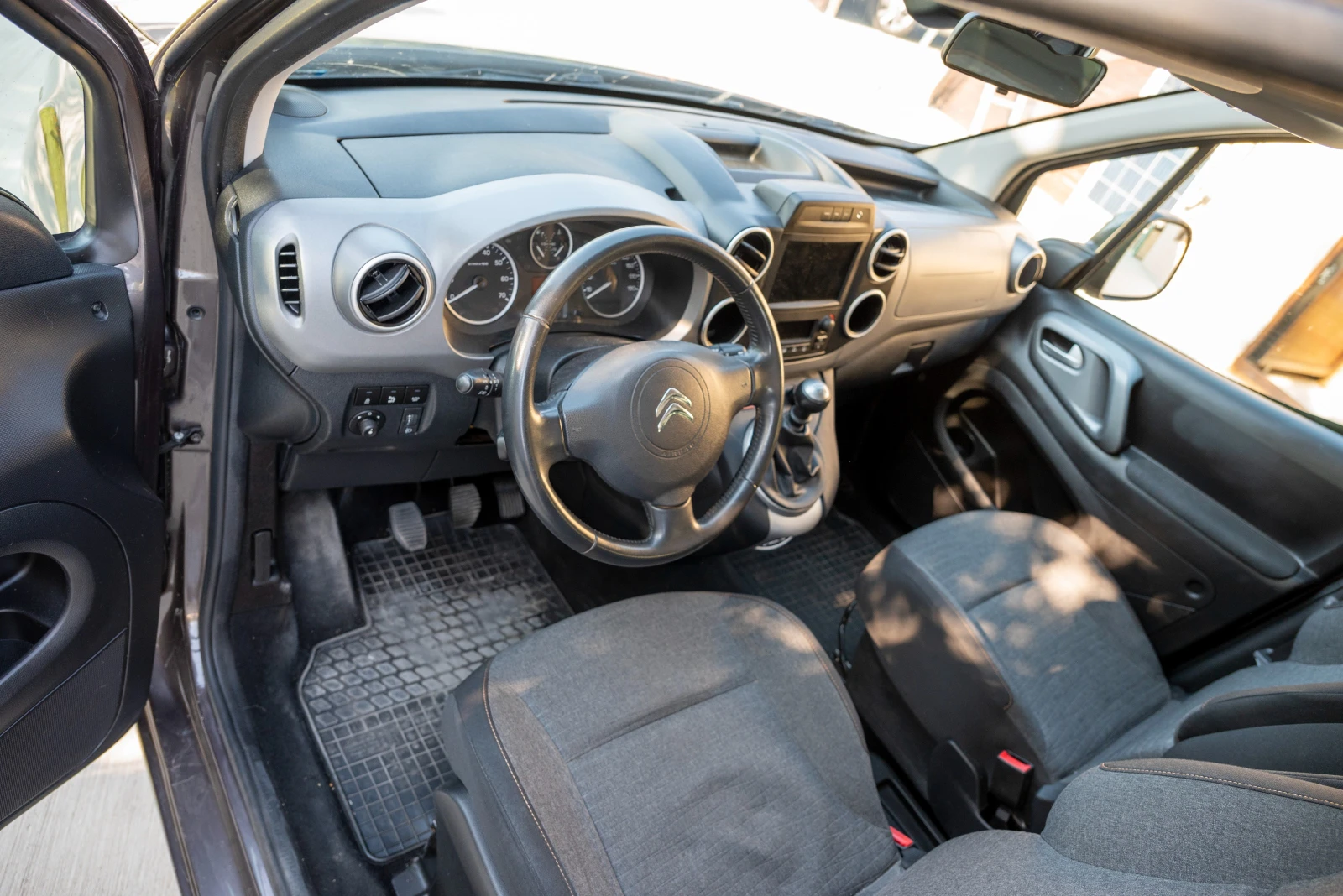Citroen Berlingo 1.6hdi 120hp 6 скорости - NAVI/CLIMA/LED - изображение 6