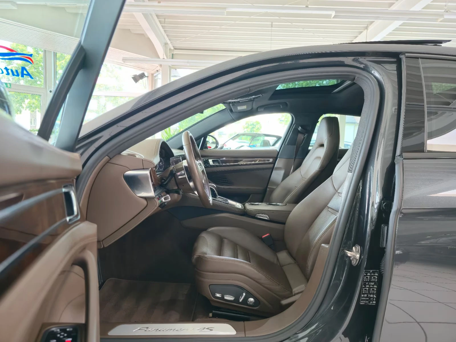 Porsche Panamera 4S/441HP/MATRIX/SOFTCLOSE/CAM/BOSE/174z, снимка 11 - Автомобили и джипове - 53886543