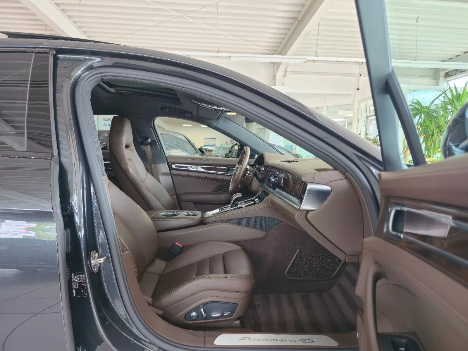 Porsche Panamera 4S/441HP/MATRIX/SOFTCLOSE/CAM/BOSE/174z, снимка 12 - Автомобили и джипове - 53886543