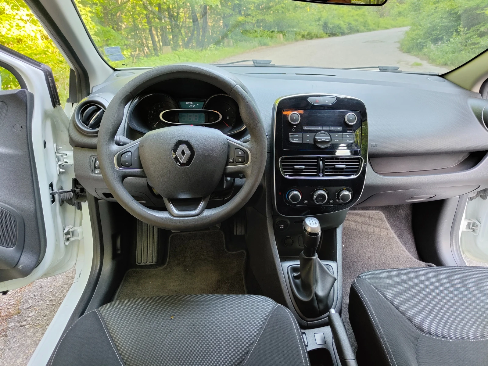 Renault Clio N1, снимка 9 - Автомобили и джипове - 55014318