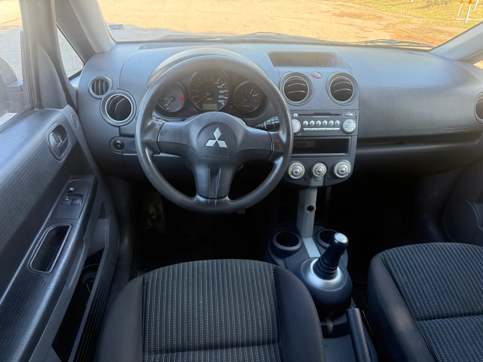 Mitsubishi Colt 1.3i-95kc, снимка 9 - Автомобили и джипове - 55281821