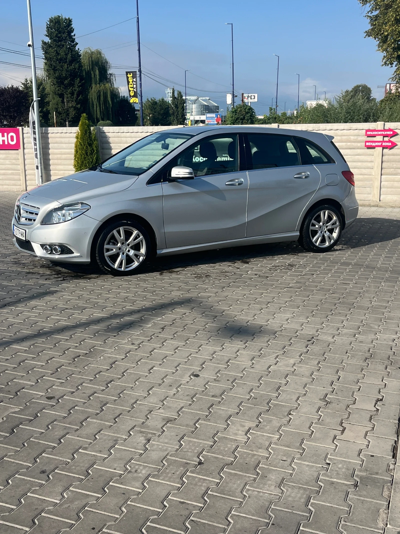 Mercedes-Benz B 200