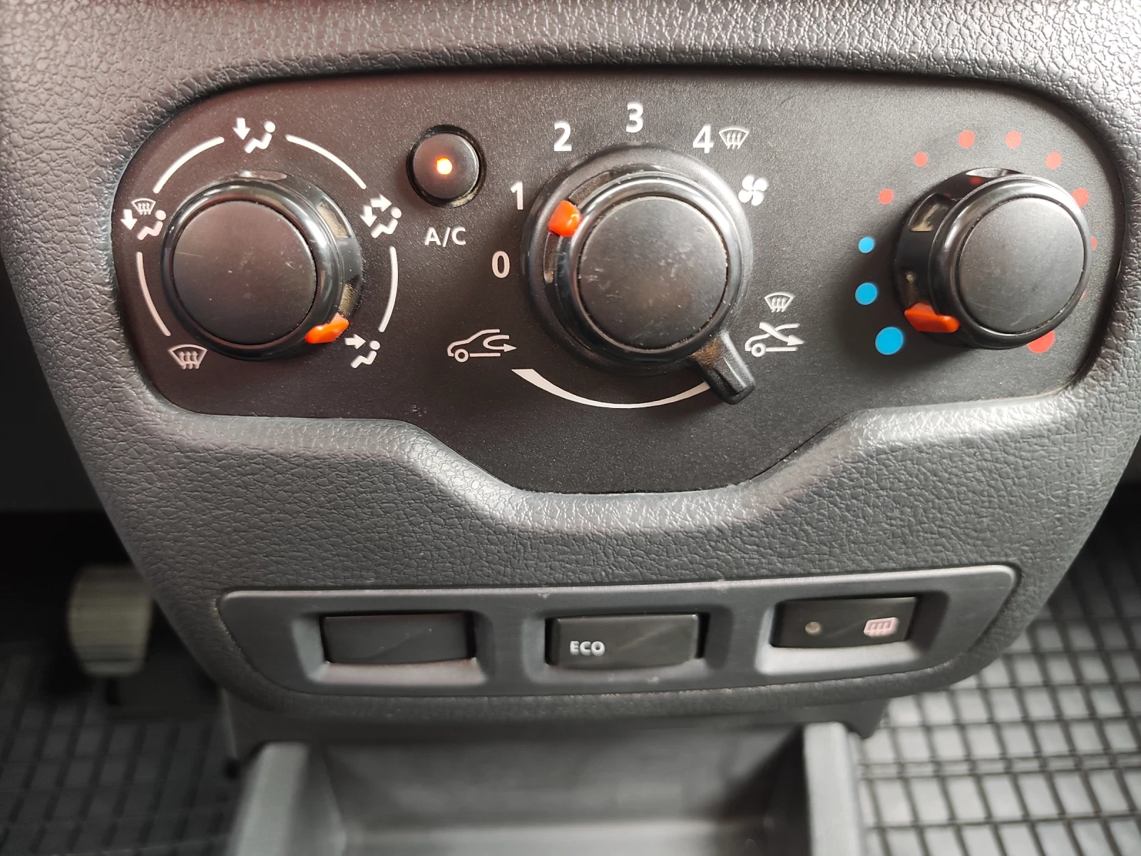 Dacia Dokker, снимка 12 - Автомобили и джипове - 56087954