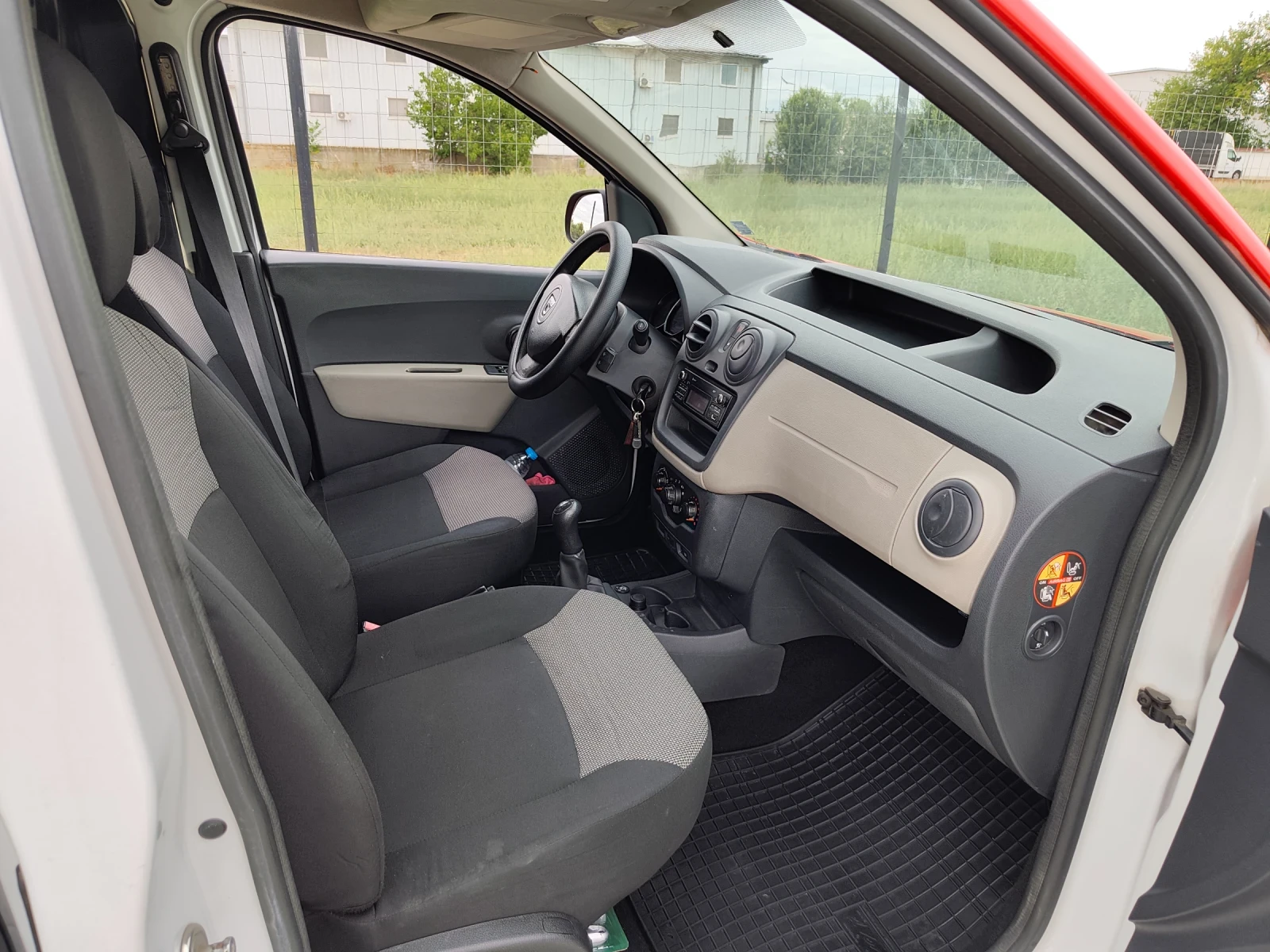Dacia Dokker, снимка 7 - Автомобили и джипове - 56087954