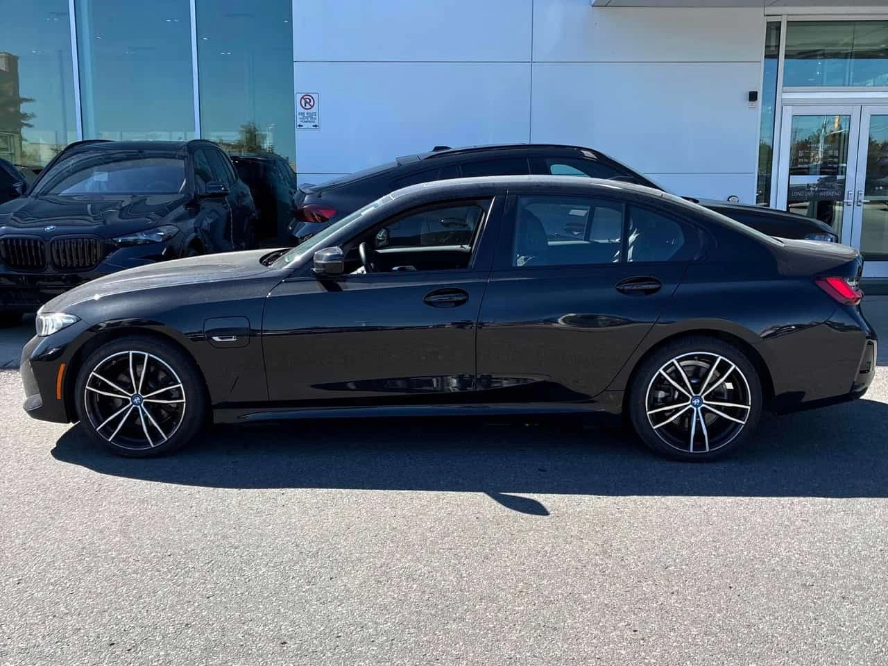 BMW 330 e xDrive * CARFAX * БЕЗ ПЪРВОНАЧАЛНА ВНОСКА, снимка 2 - Автомобили и джипове - 56233662