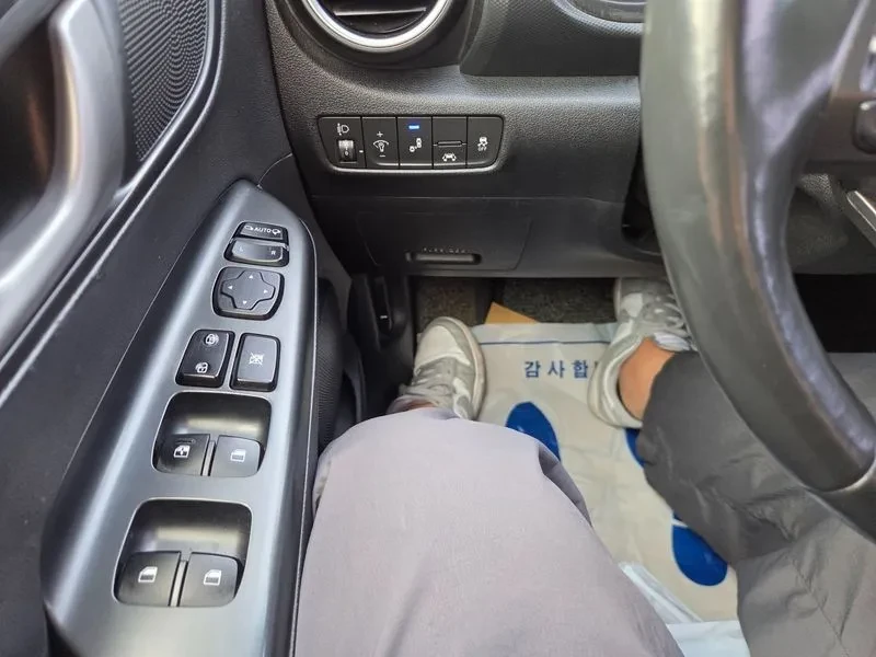 Hyundai Kona 1.6 TURBO 2WD, снимка 14 - Автомобили и джипове - 55717503