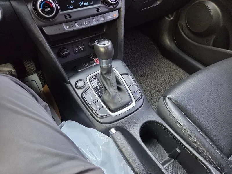 Hyundai Kona 1.6 TURBO 2WD, снимка 13 - Автомобили и джипове - 55717503