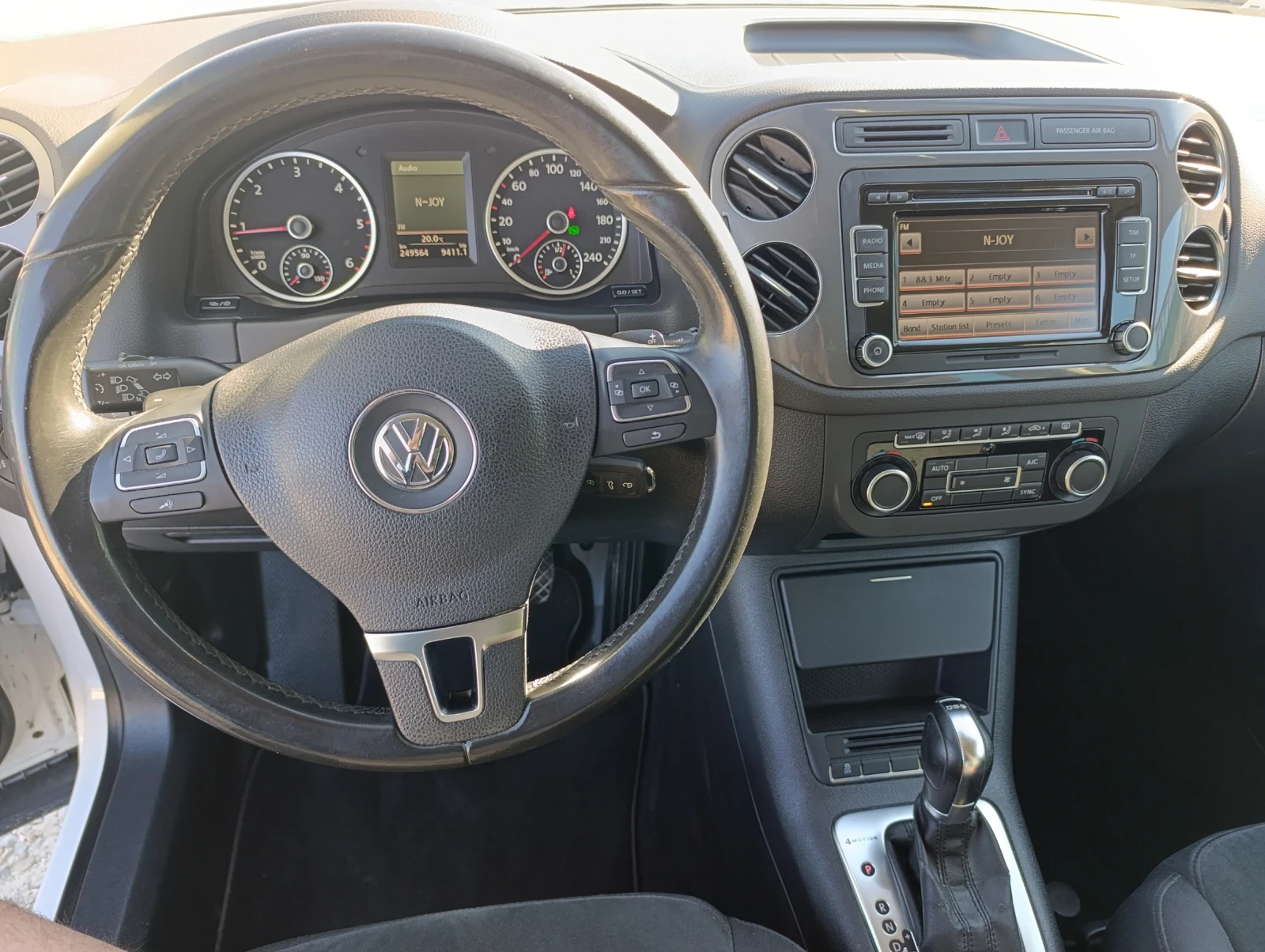 VW Tiguan 2.0 TDI Sport & Style 4Motion | Mobile.bg   16