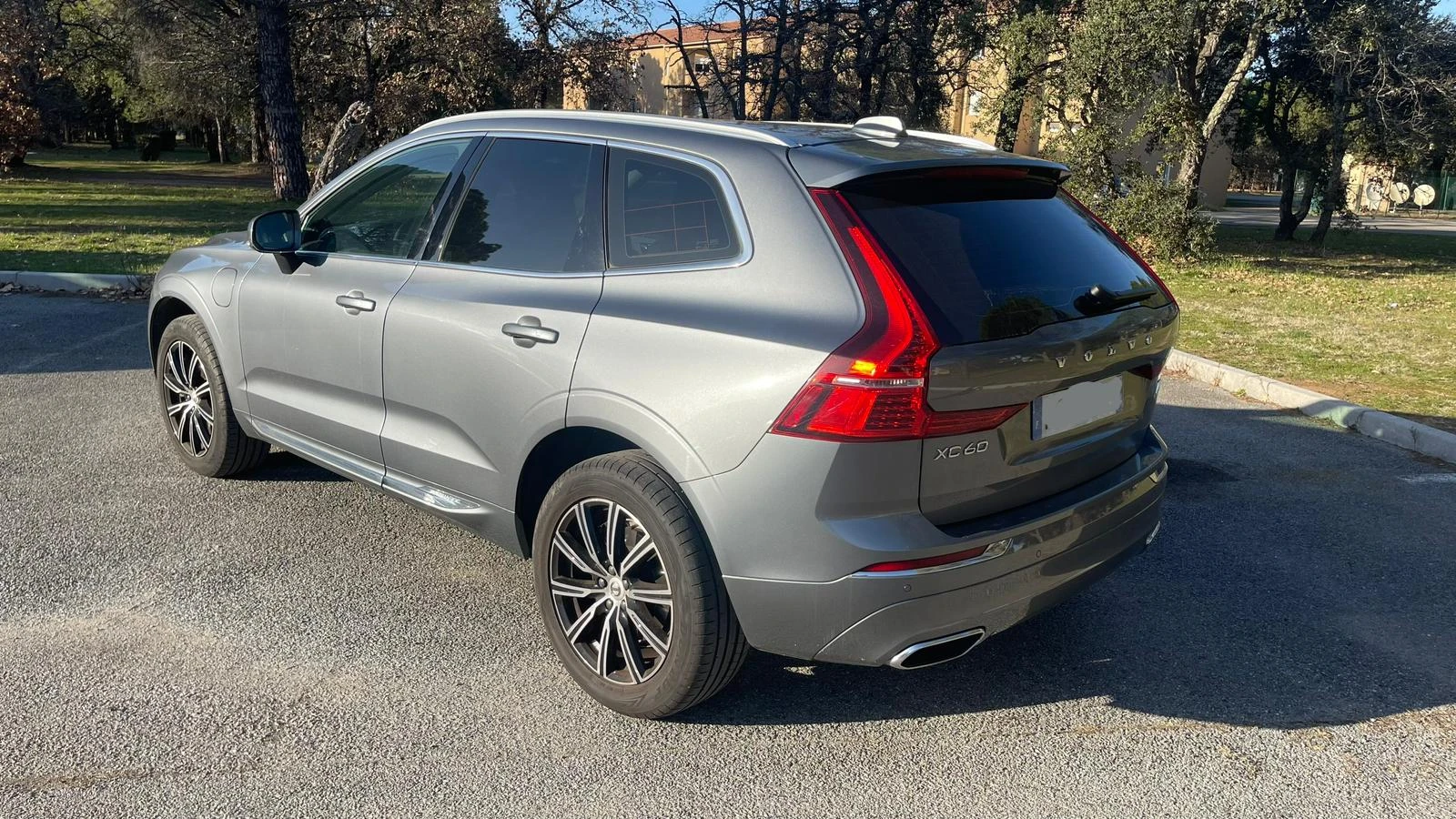 Volvo XC60 T6 RECHARGE AWD 253 + 87ch inscription - изображение 3