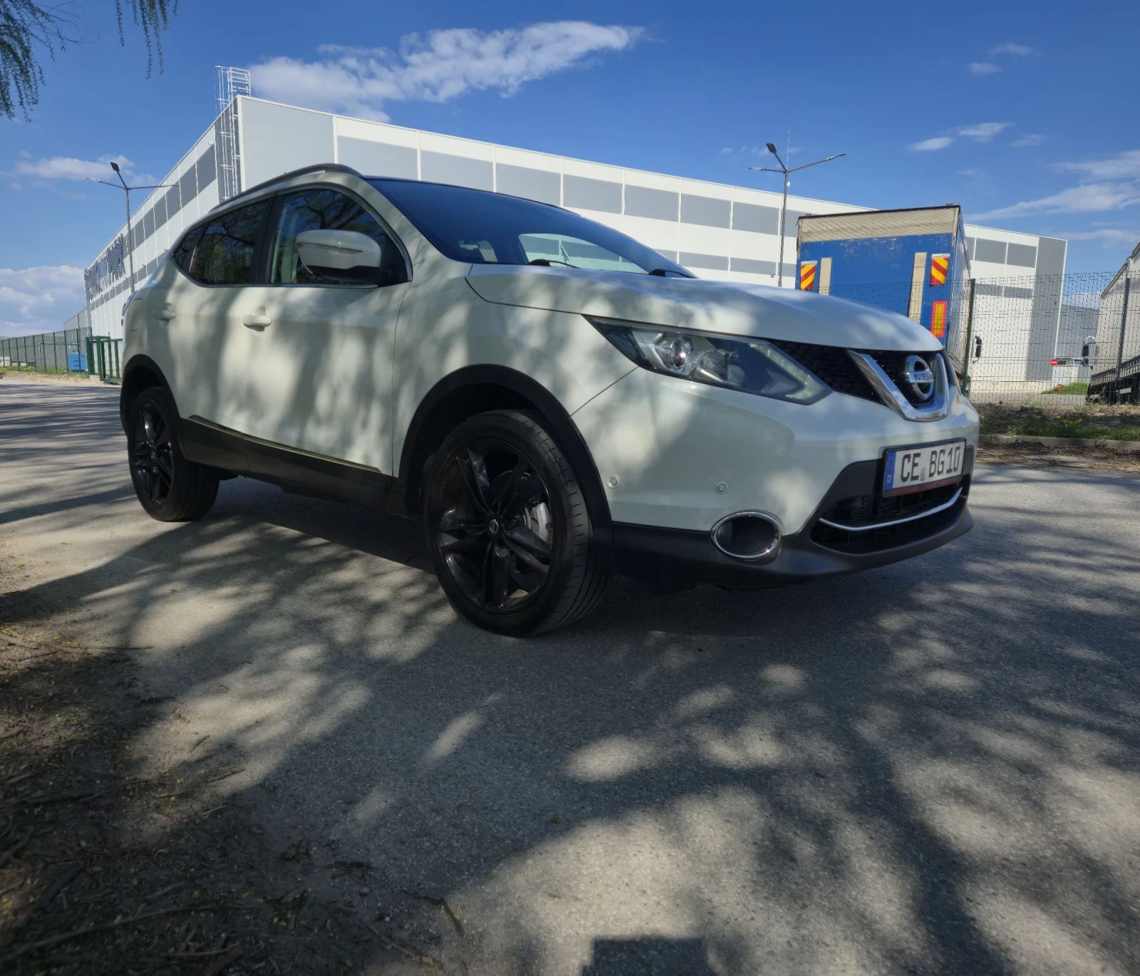 Nissan Qashqai TEKNA FULL 1.6 131кс.LIMITED EDITIONS CHROME ПAKEТ, снимка 3 - Автомобили и джипове - 53661043