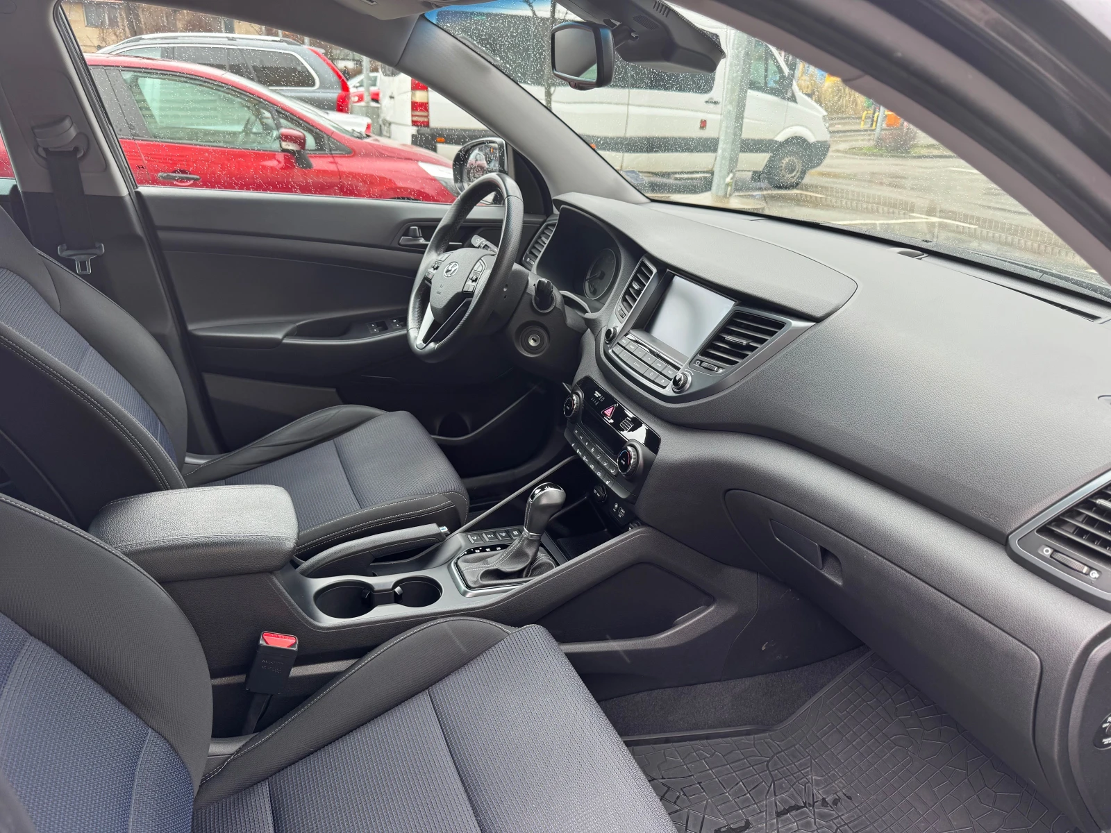 Hyundai Tucson Директно от първи собственик + пълна история, снимка 10 - Автомобили и джипове - 53973563