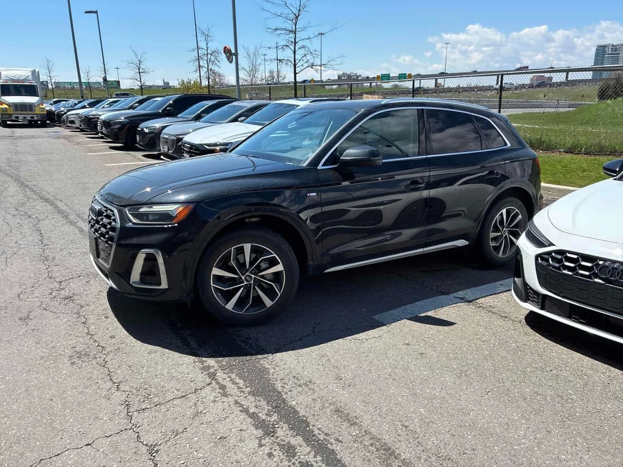 Audi Q5 * PROGRESSIV * ПАНО * ПОДГРЕВИ * KEYLESS * CARFAX, снимка 17 - Автомобили и джипове - 54479953
