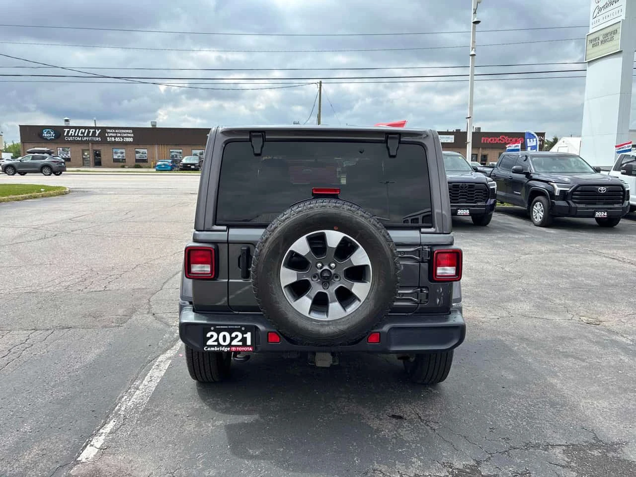 Jeep Wrangler Unlimited Sahara| АВТОКРЕДИТ БЕЗ ПЪРВОНАЧАЛНА | , снимка 4 - Автомобили и джипове - 55070821