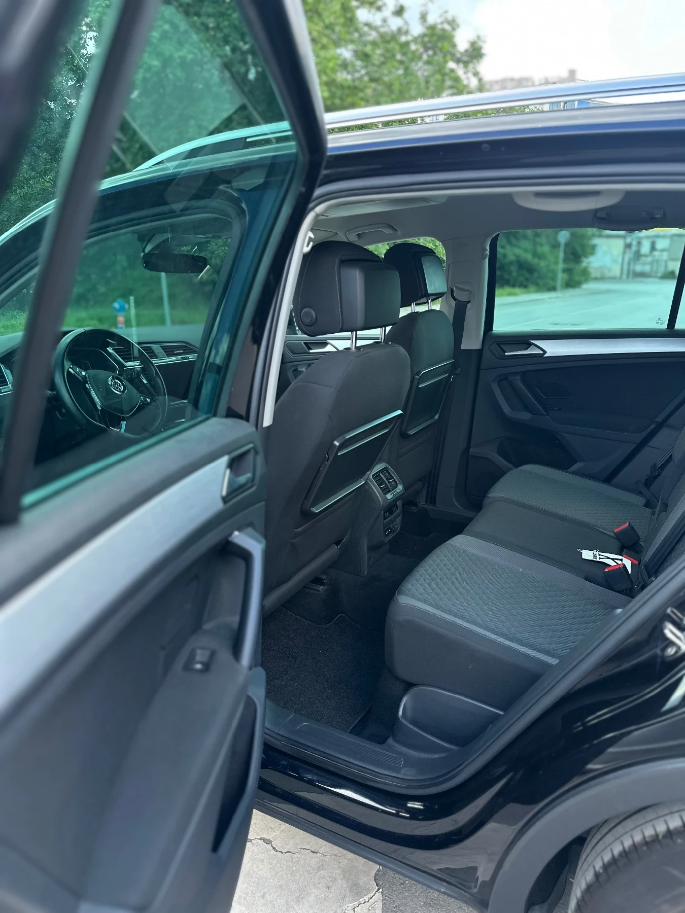 VW Tiguan, снимка 5 - Автомобили и джипове - 55691859