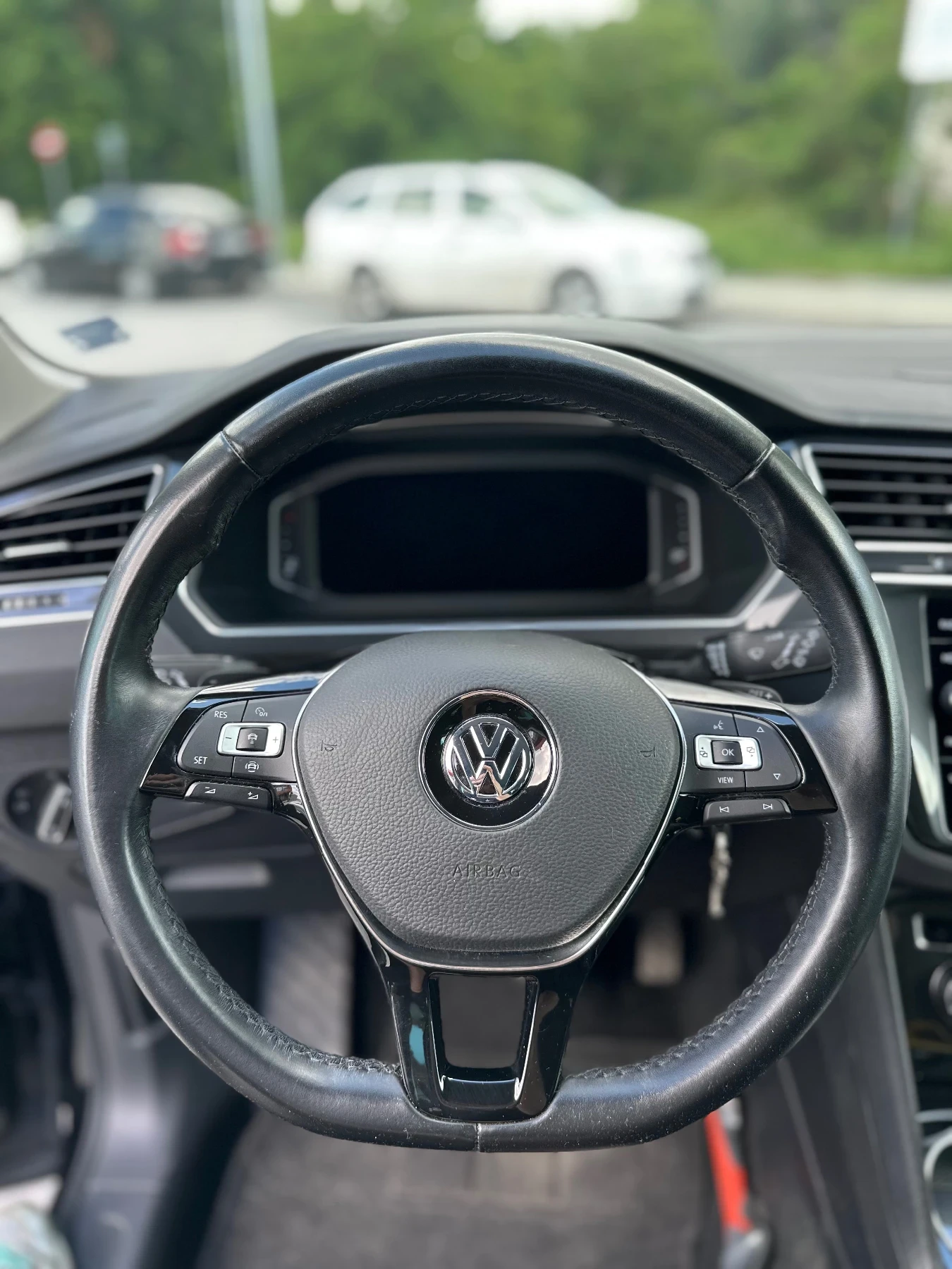 VW Tiguan, снимка 2 - Автомобили и джипове - 55691859