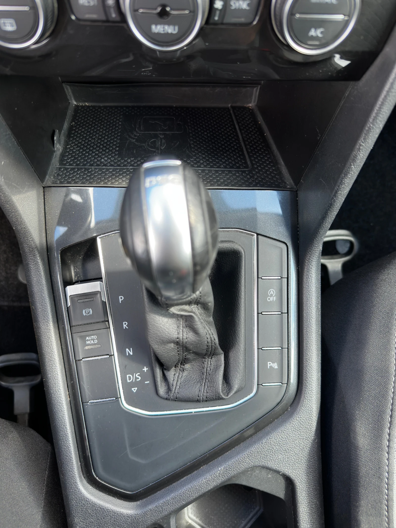 VW Tiguan, снимка 3 - Автомобили и джипове - 55691859