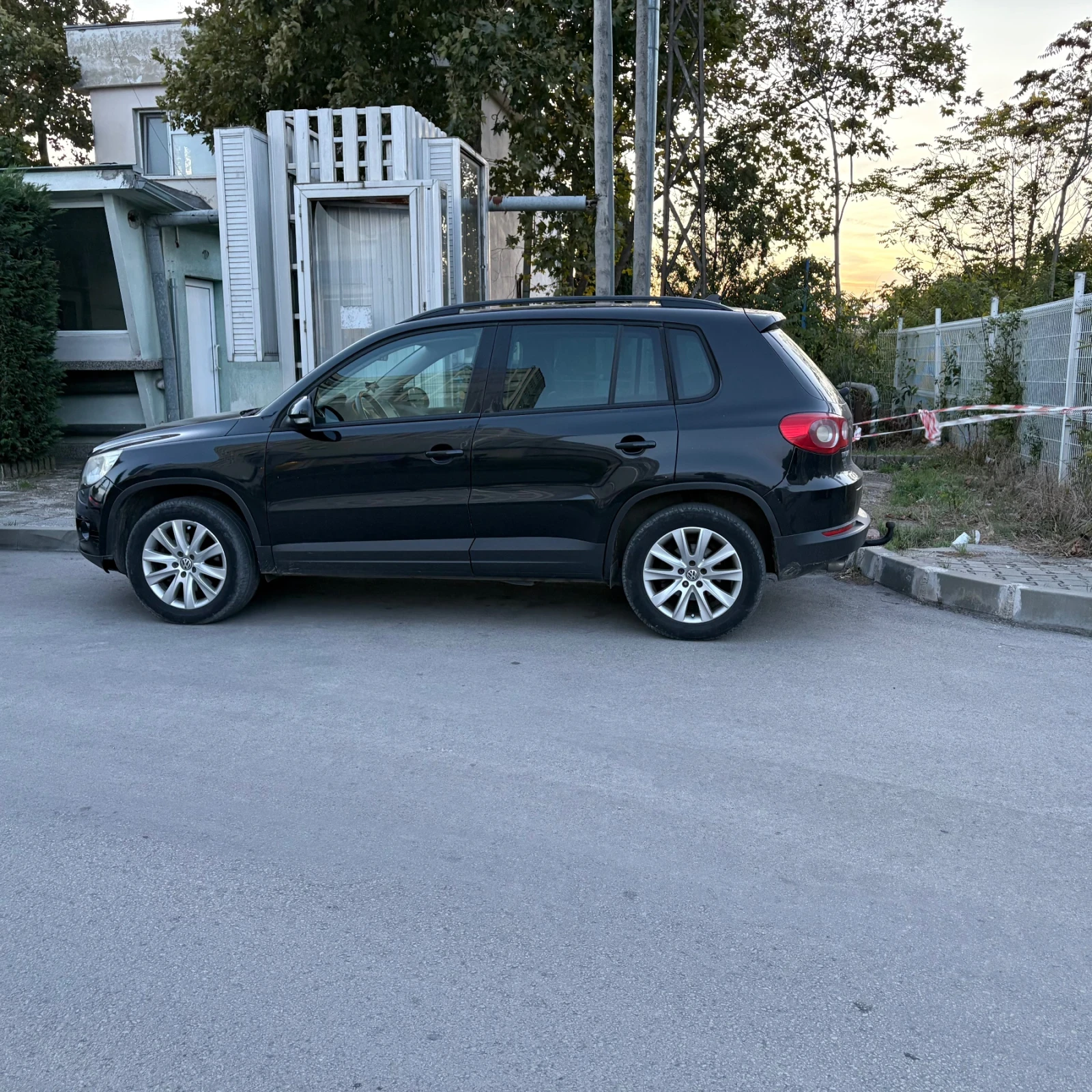 VW Tiguan, снимка 4 - Автомобили и джипове - 56330663
