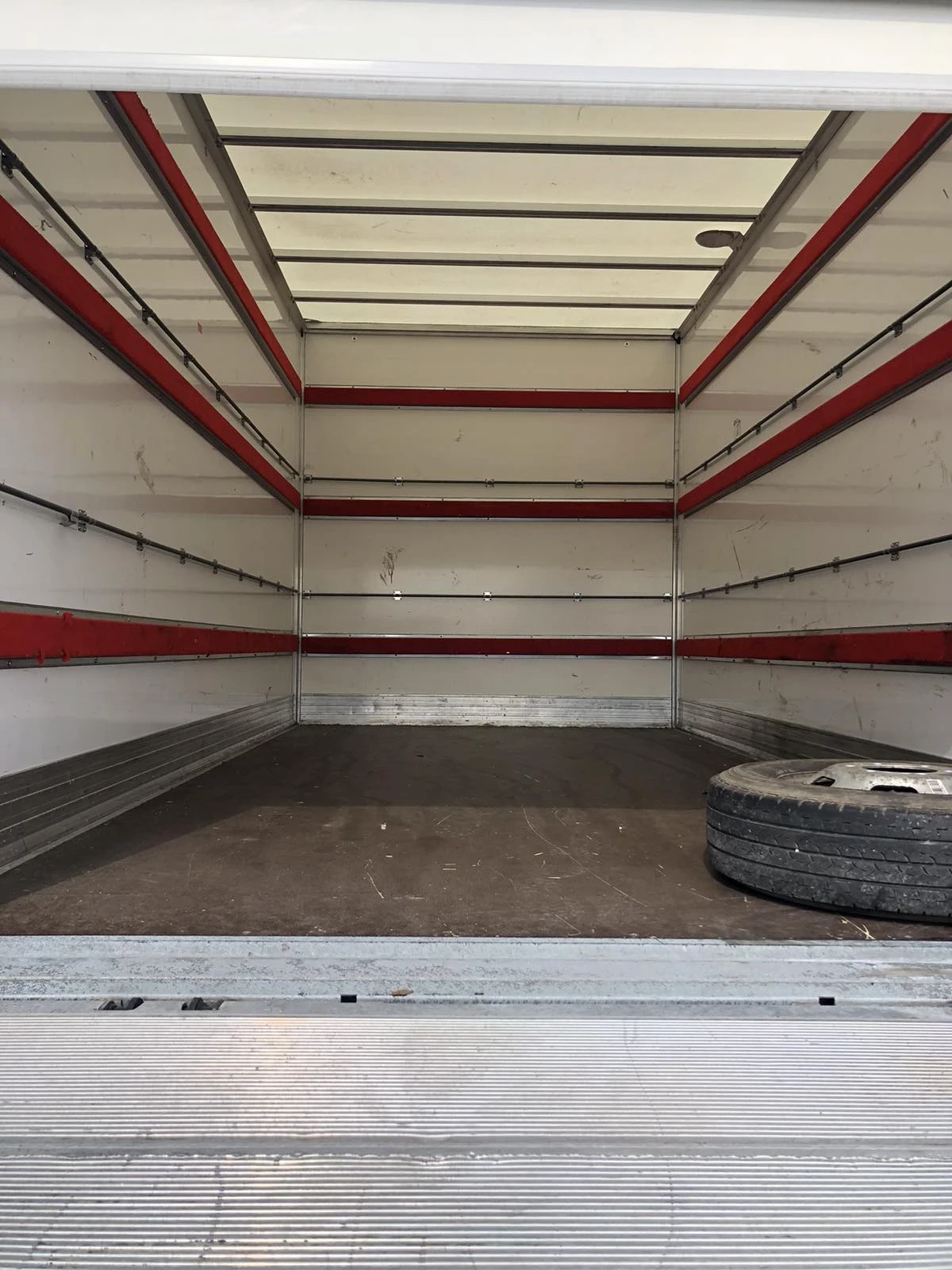 Iveco Daily 35C16 /3, 0D/МОДЕЛ-2024/НАВИ/Падащ борд/ - изображение 9