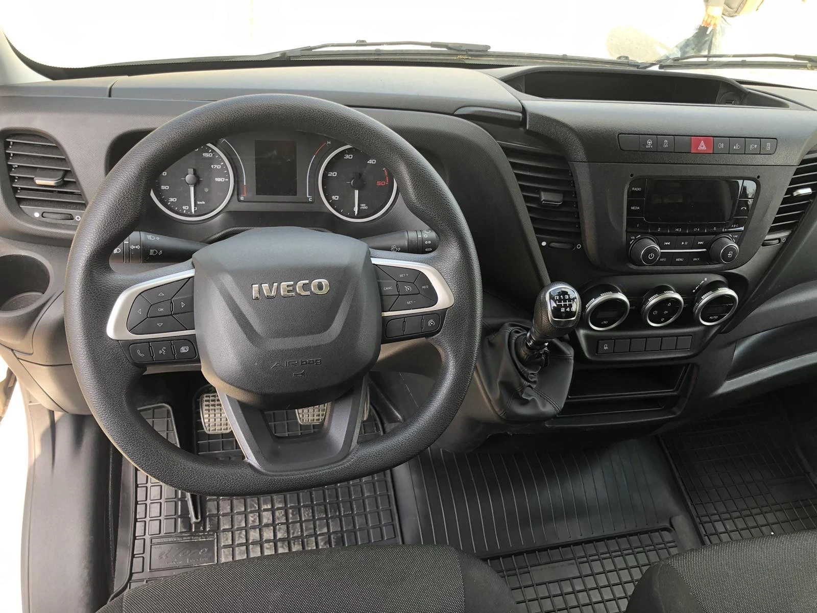 Iveco Daily 35C16 /3, 0D/МОДЕЛ-2024/НАВИ/Падащ борд/ - изображение 7