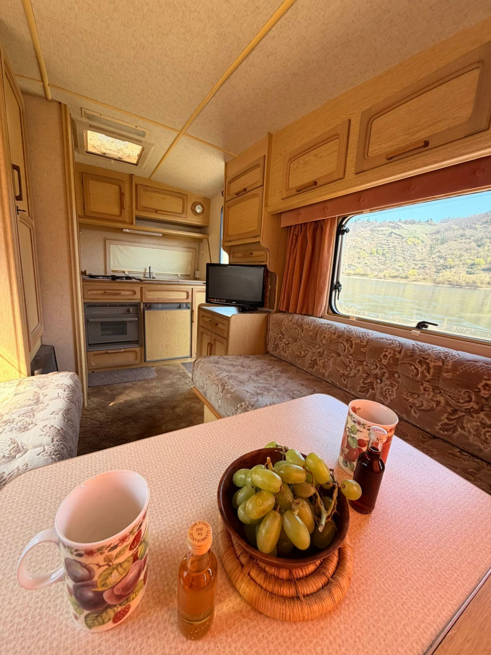 Каравана Swift, снимка 3 - Каравани и кемпери - 54089354